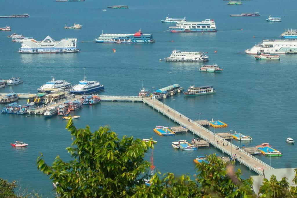 Oyo 1066 Encore Sea Side Pattaya Exterior foto